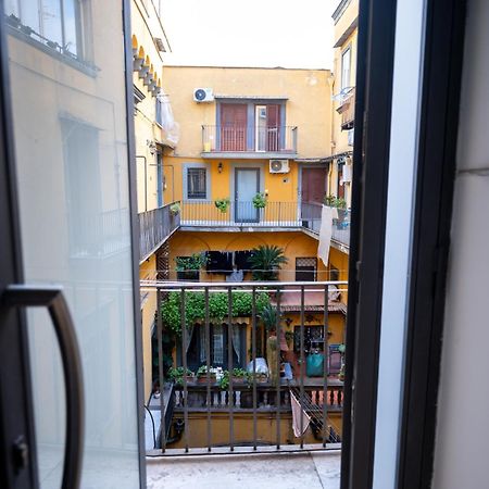 Stay Soft Apartment - Centro Storico Napoli Luaran gambar