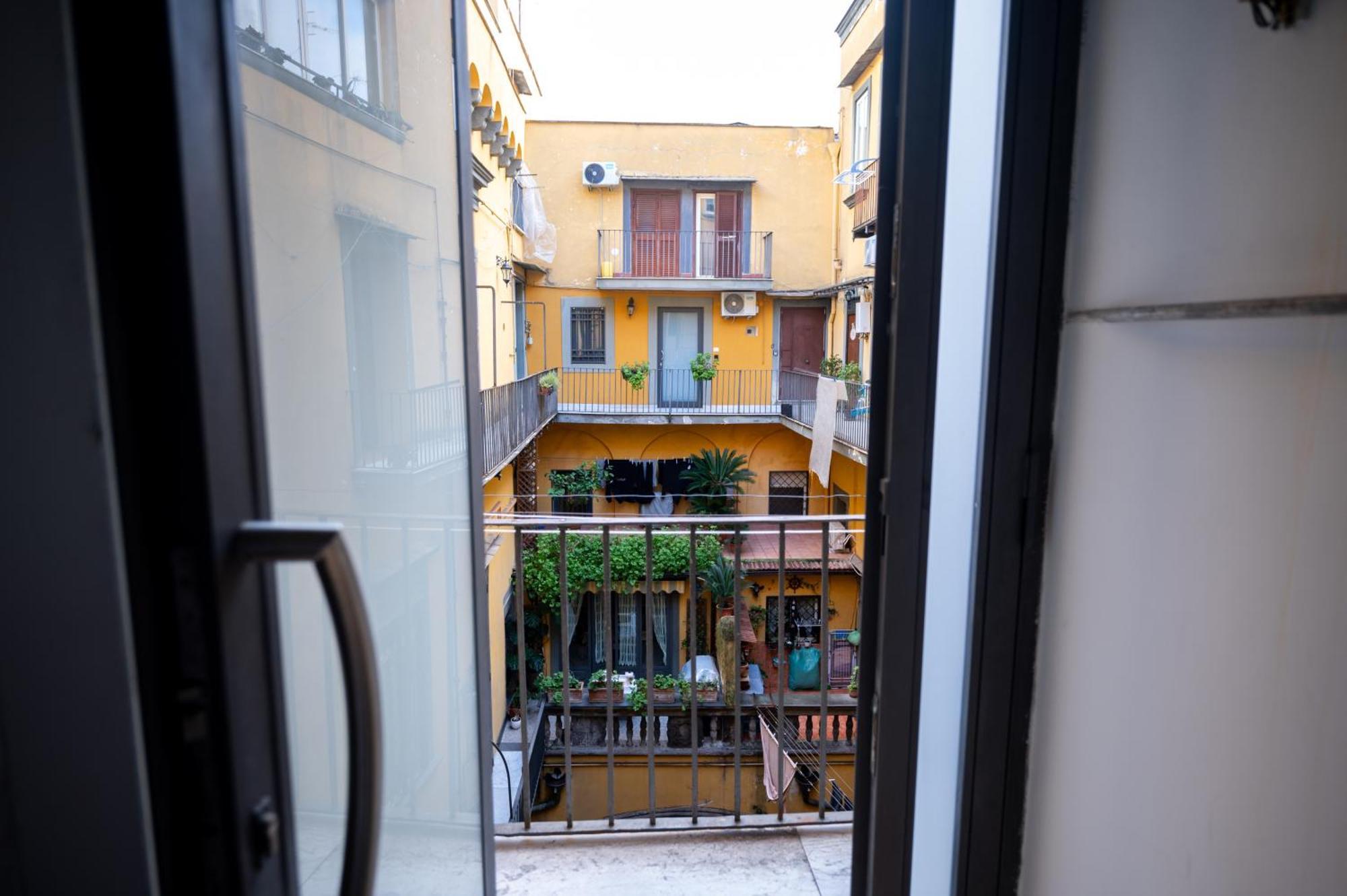 Stay Soft Apartment - Centro Storico Napoli Luaran gambar