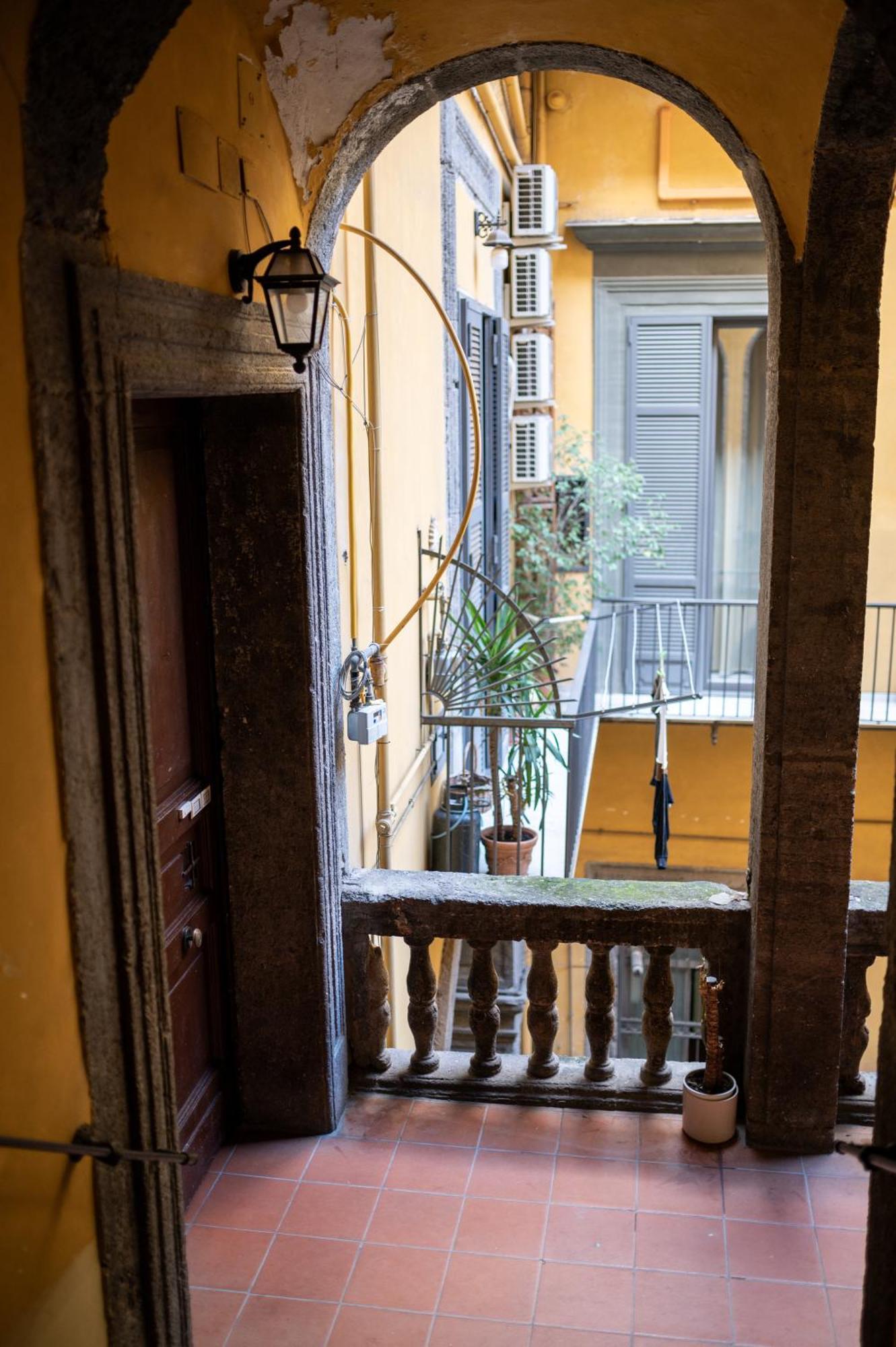 Stay Soft Apartment - Centro Storico Napoli Luaran gambar